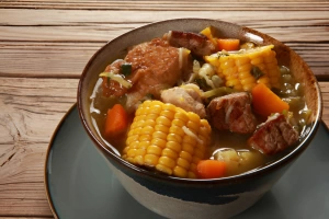 plato con sancocho de puerto rico